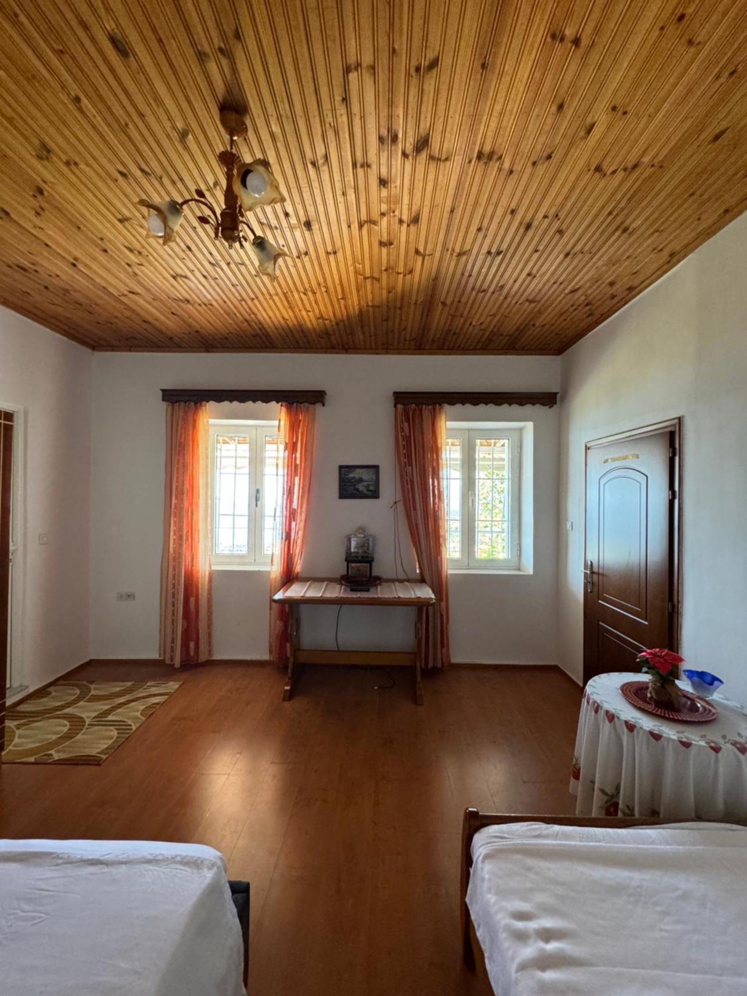 Отель Lida'S House Лукове Экстерьер фото